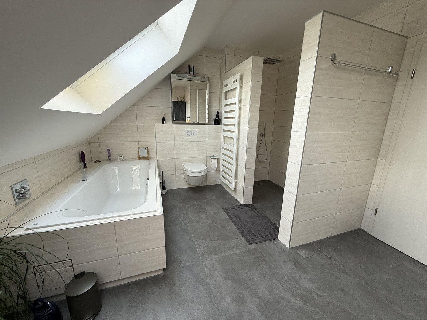 Prodej domu 160 m², pozemek 365 m², Langenfeld (Rheinland), Severní Porýní-Vestfálsko Prodej domu 160 m², pozemek 365 m², Langenfeld (Rheinland), Severní Porýní-Vestfálsko