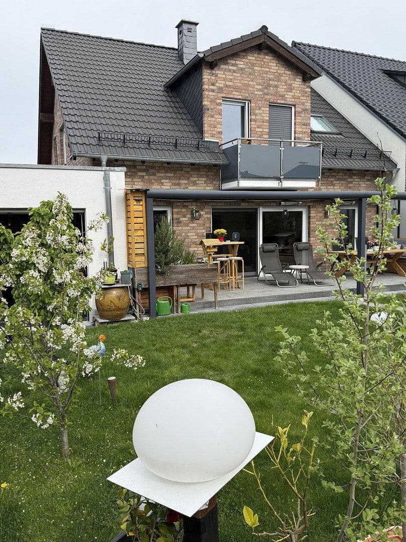 Prodej domu 160 m², pozemek 365 m², Langenfeld (Rheinland), Severní Porýní-Vestfálsko Prodej domu 160 m², pozemek 365 m², Langenfeld (Rheinland), Severní Porýní-Vestfálsko