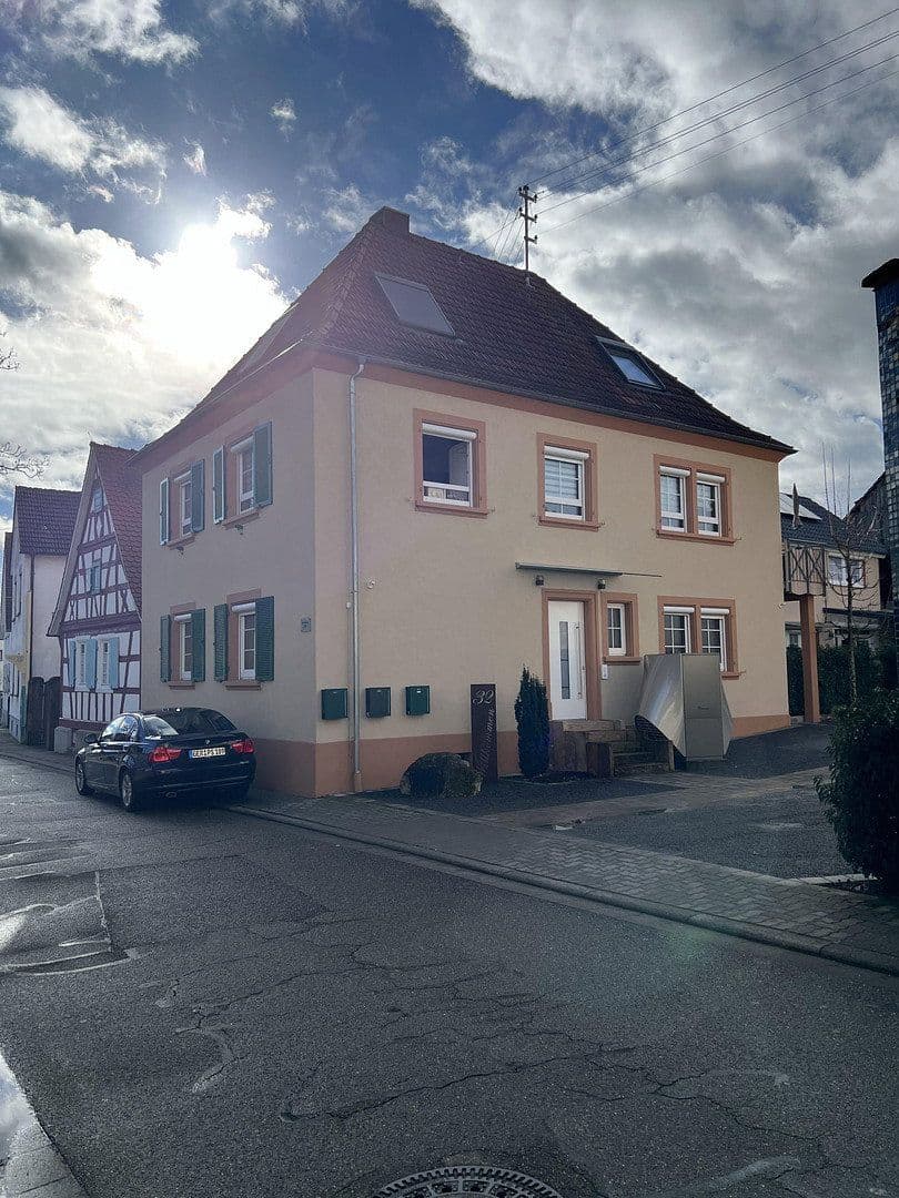Pronájem bytu 4+1 110 m², Dorfbrunnenstr. 32, Wörth am Rhein, Porýní-Falc Pronájem bytu 4+1 110 m², Dorfbrunnenstr. 32, Wörth am Rhein, Porýní-Falc