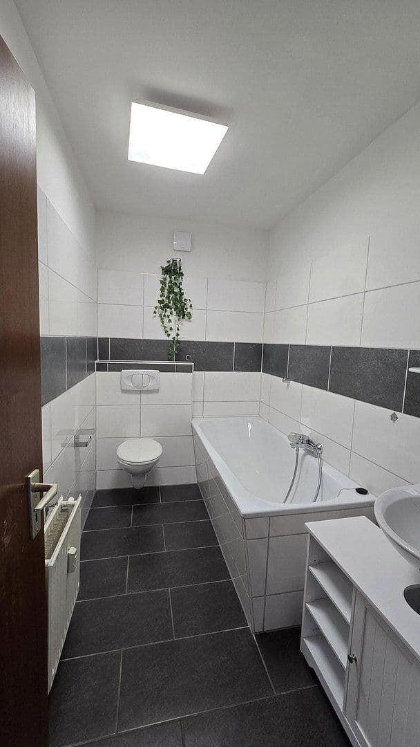 Pronájem bytu 4+1 92 m², Langerfelder Straße 117, Wuppertal, Severní Porýní-Vestfálsko Pronájem bytu 4+1 92 m², Langerfelder Straße 117, Wuppertal, Severní Porýní-Vestfálsko