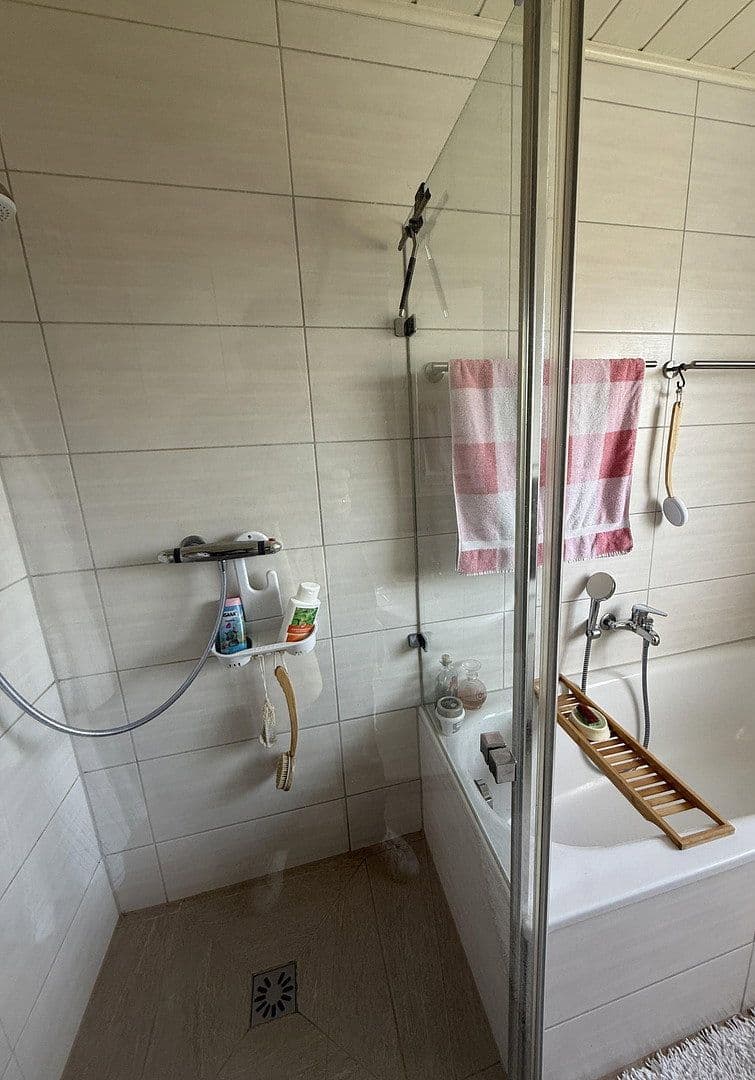 Prodej domu 97 m², pozemek 704 m², Flieden, Hessen Prodej domu 97 m², pozemek 704 m², Flieden, Hessen