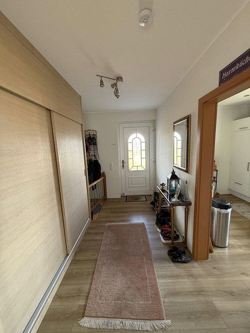 Prodej domu 97 m², pozemek 704 m², Flieden, Hessen Prodej domu 97 m², pozemek 704 m², Flieden, Hessen