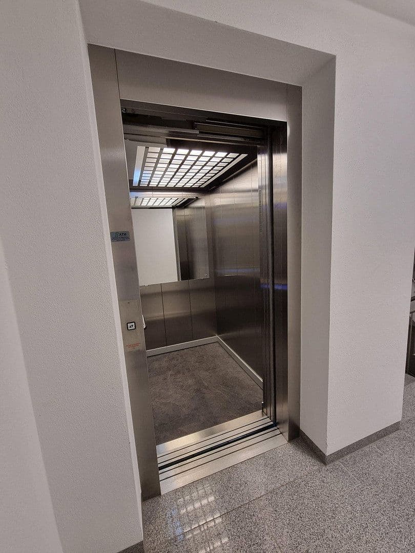 Pronájem bytu 2+1 64 m², Rosenheimer Str. 31, Grafing, Bavorsko Pronájem bytu 2+1 64 m², Rosenheimer Str. 31, Grafing, Bavorsko