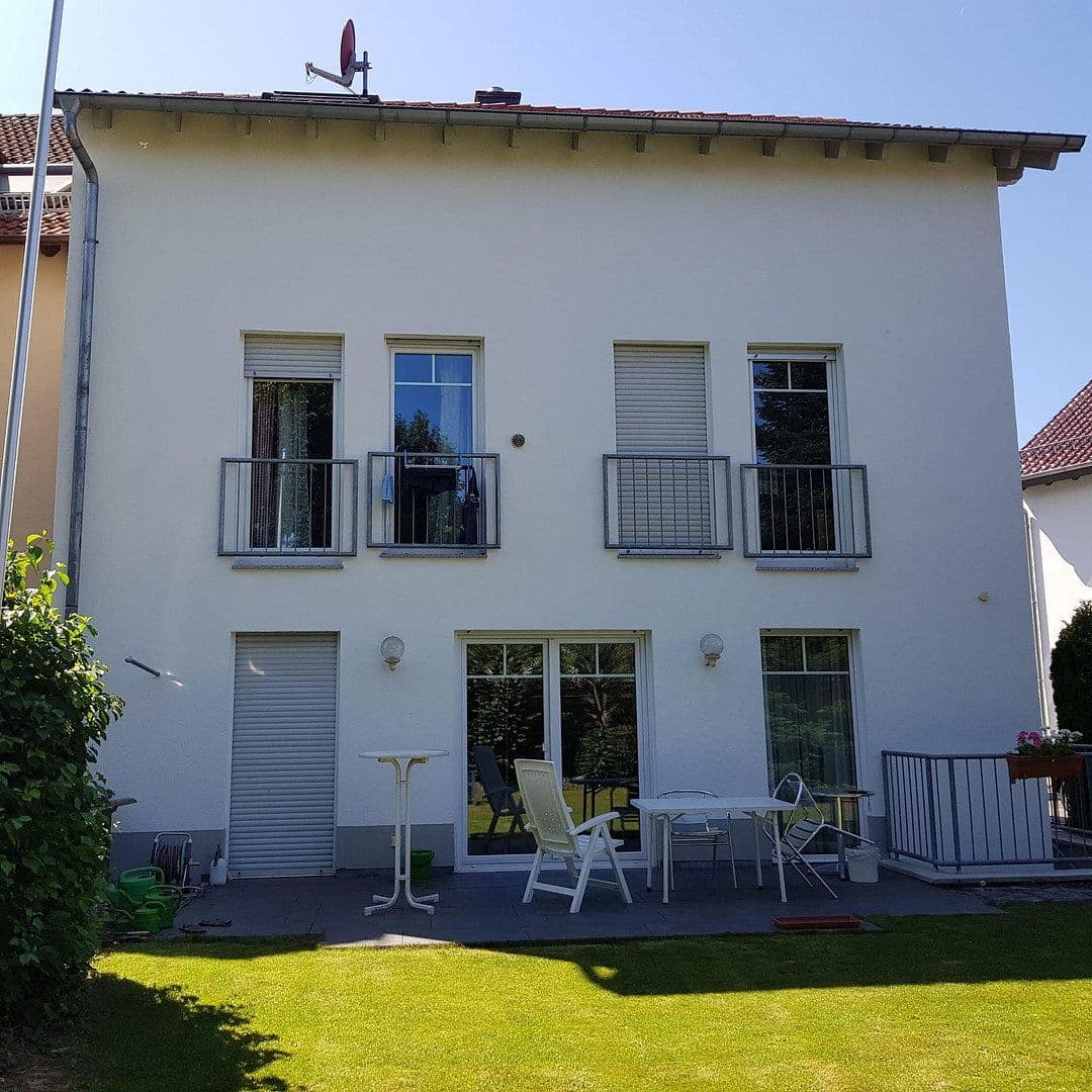 Prodej domu 220 m², pozemek 351 m², Eppsteiner Straße 67, Flörsheim, Hessen Prodej domu 220 m², pozemek 351 m², Eppsteiner Straße 67, Flörsheim, Hessen