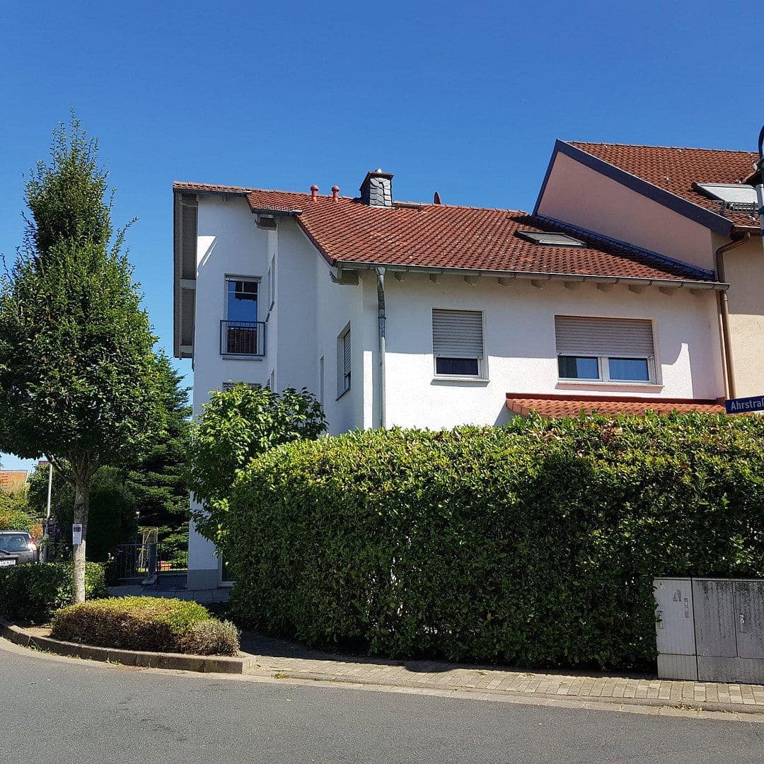 Prodej domu 220 m², pozemek 351 m², Eppsteiner Straße 67, Flörsheim, Hessen Prodej domu 220 m², pozemek 351 m², Eppsteiner Straße 67, Flörsheim, Hessen