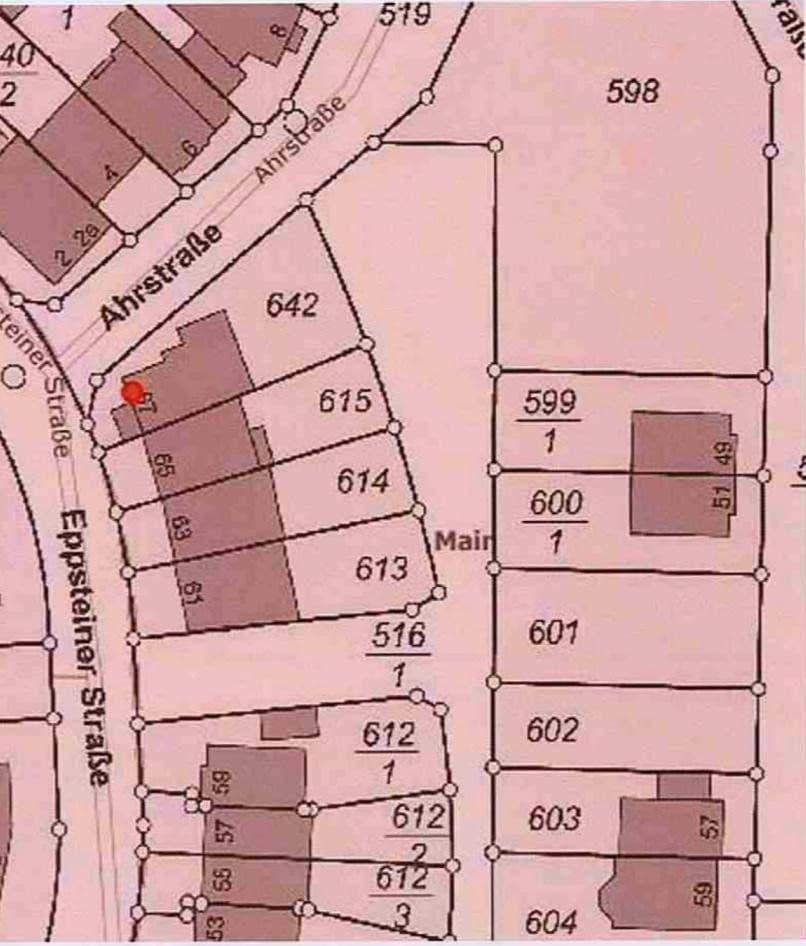 Prodej domu 220 m², pozemek 351 m², Eppsteiner Straße 67, Flörsheim, Hessen Prodej domu 220 m², pozemek 351 m², Eppsteiner Straße 67, Flörsheim, Hessen