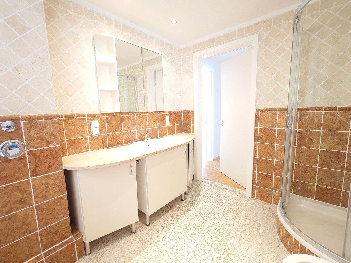 Pronájem bytu 3+1 79 m², Blumenstr. 3, Hannover, Dolní Sasko Pronájem bytu 3+1 79 m², Blumenstr. 3, Hannover, Dolní Sasko