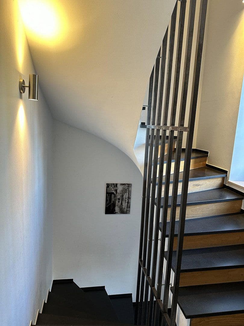 Pronájem bytu 5+1 141 m², Sudetendeutsche Straße 31a, München, Bavorsko Pronájem bytu 5+1 141 m², Sudetendeutsche Straße 31a, München, Bavorsko