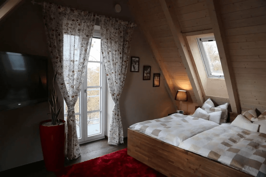 Pronájem bytu 5+1 141 m², Sudetendeutsche Straße 31a, München, Bavorsko Pronájem bytu 5+1 141 m², Sudetendeutsche Straße 31a, München, Bavorsko