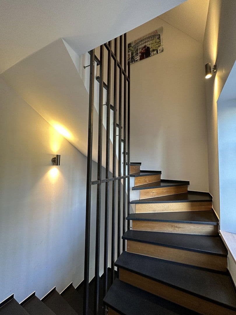 Pronájem bytu 5+1 141 m², Sudetendeutsche Straße 31a, München, Bavorsko Pronájem bytu 5+1 141 m², Sudetendeutsche Straße 31a, München, Bavorsko