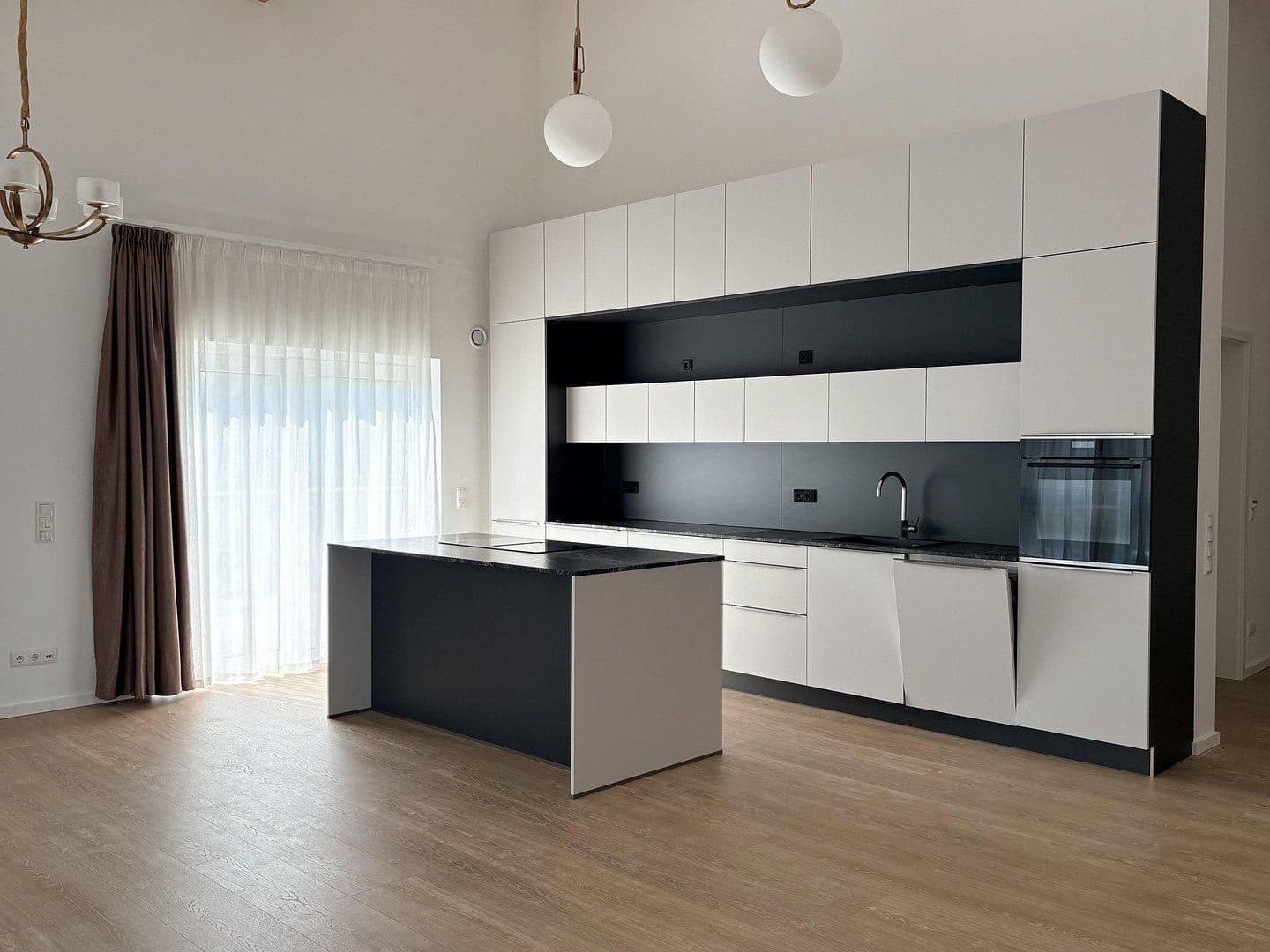 Pronájem bytu 4+kk 149 m², Dingolfing, Bavorsko Pronájem bytu 4+kk 149 m², Dingolfing, Bavorsko