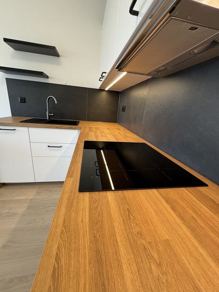 Pronájem bytu 2+kk 58 m², U Pivovaru, Benešov, Středočeský kraj Pronájem bytu 2+kk 58 m², U Pivovaru, Benešov, Středočeský kraj