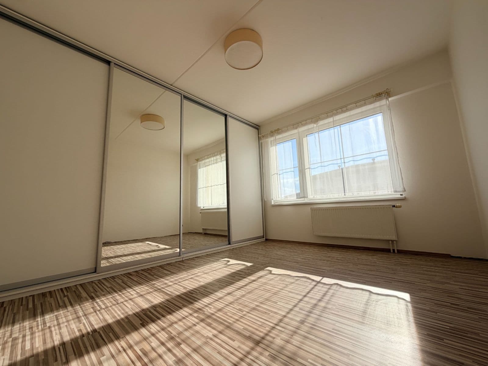 Pronájem bytu 2+kk 51 m², Vojtěcha Lanny, Kladno, Středočeský kraj Pronájem bytu 2+kk 51 m², Vojtěcha Lanny, Kladno, Středočeský kraj