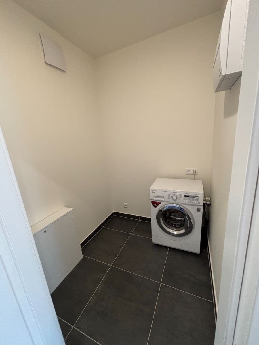 Pronájem bytu 2+kk 63 m², Pod Harfou, Praha, Praha Pronájem bytu 2+kk 63 m², Pod Harfou, Praha, Praha