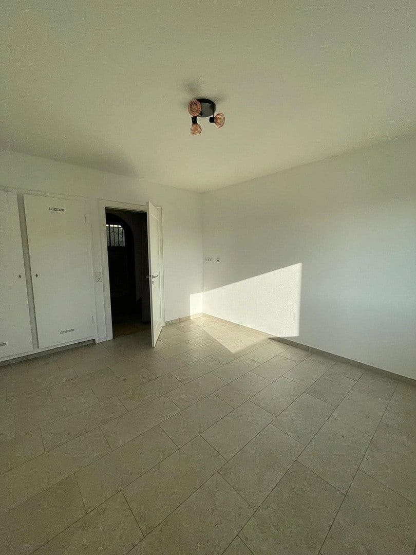 Pronájem bytu 3+1 95 m², Rametshalde 15, Münsingen, Bádensko-Württembersko Pronájem bytu 3+1 95 m², Rametshalde 15, Münsingen, Bádensko-Württembersko