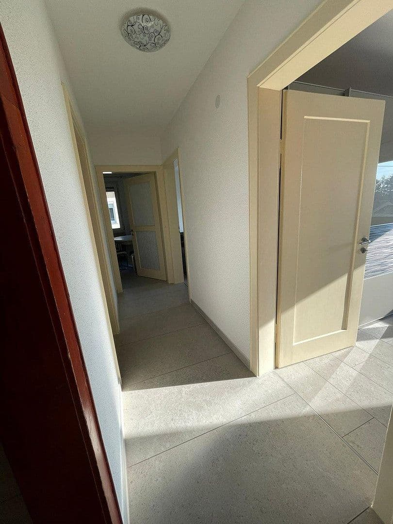 Pronájem bytu 3+1 95 m², Rametshalde 15, Münsingen, Bádensko-Württembersko Pronájem bytu 3+1 95 m², Rametshalde 15, Münsingen, Bádensko-Württembersko