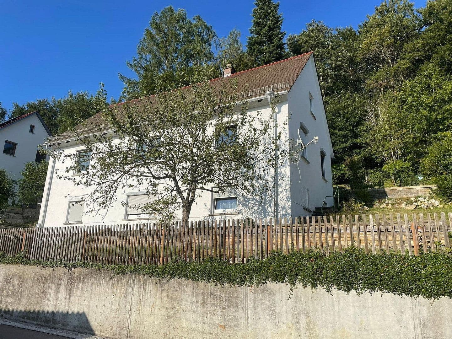 Pronájem bytu 3+1 95 m², Rametshalde 15, Münsingen, Bádensko-Württembersko Pronájem bytu 3+1 95 m², Rametshalde 15, Münsingen, Bádensko-Württembersko