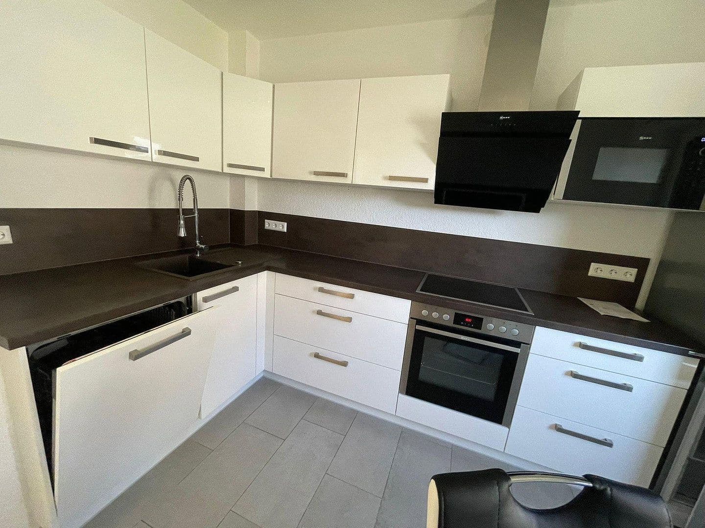 Pronájem bytu 3+1 95 m², Rametshalde 15, Münsingen, Bádensko-Württembersko Pronájem bytu 3+1 95 m², Rametshalde 15, Münsingen, Bádensko-Württembersko