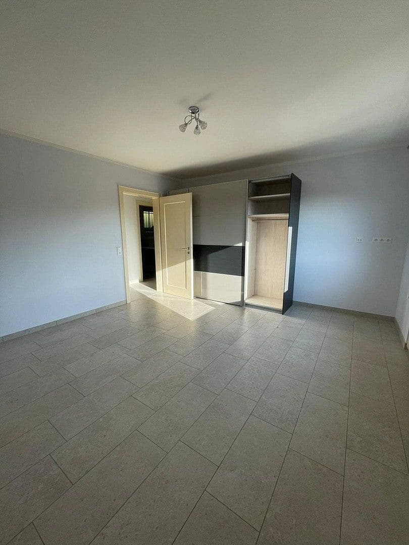 Pronájem bytu 3+1 95 m², Rametshalde 15, Münsingen, Bádensko-Württembersko Pronájem bytu 3+1 95 m², Rametshalde 15, Münsingen, Bádensko-Württembersko