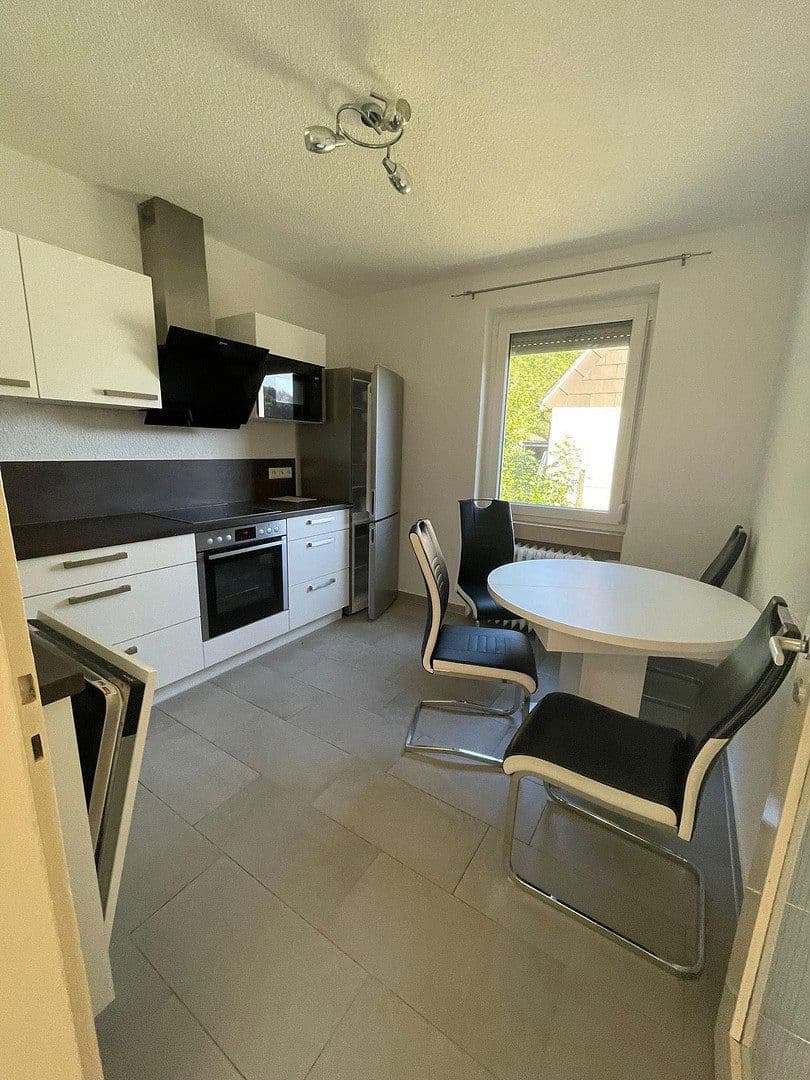 Pronájem bytu 3+1 95 m², Rametshalde 15, Münsingen, Bádensko-Württembersko Pronájem bytu 3+1 95 m², Rametshalde 15, Münsingen, Bádensko-Württembersko