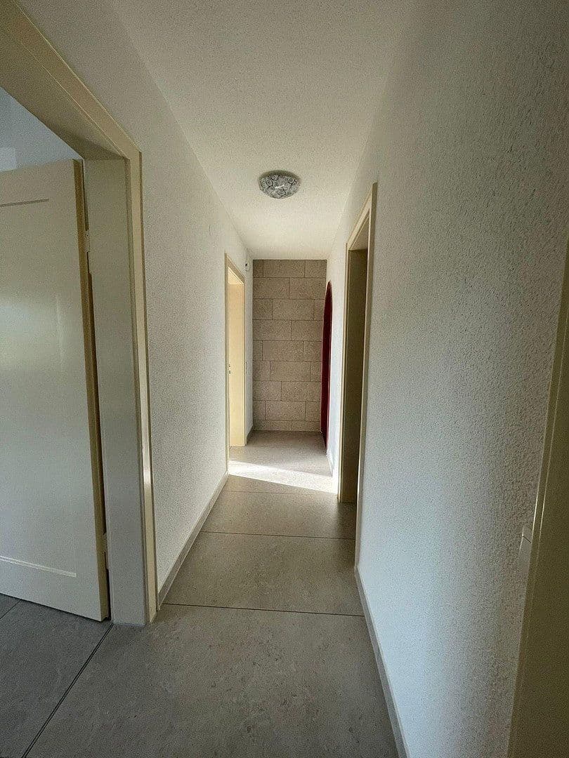 Pronájem bytu 3+1 95 m², Rametshalde 15, Münsingen, Bádensko-Württembersko Pronájem bytu 3+1 95 m², Rametshalde 15, Münsingen, Bádensko-Württembersko