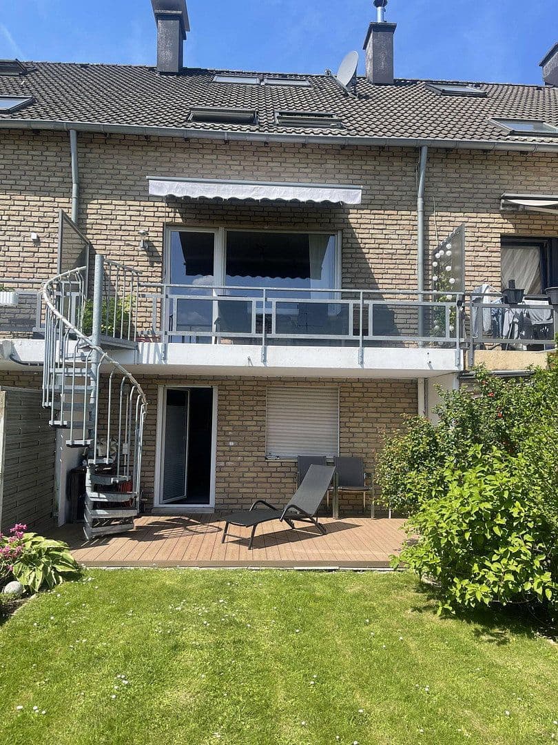 Prodej domu 158 m², pozemek 178 m², Wuppertal, Severní Porýní-Vestfálsko Prodej domu 158 m², pozemek 178 m², Wuppertal, Severní Porýní-Vestfálsko