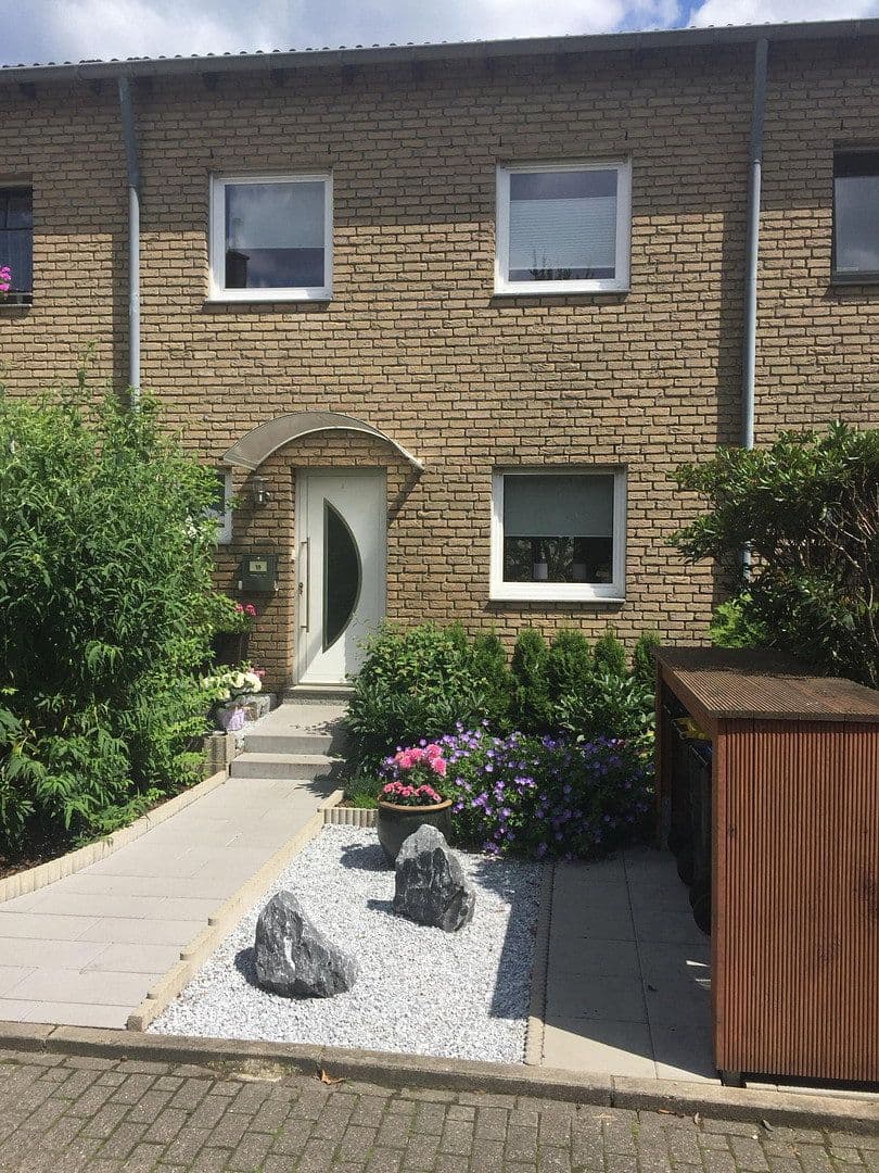 Prodej domu 158 m², pozemek 178 m², Wuppertal, Severní Porýní-Vestfálsko Prodej domu 158 m², pozemek 178 m², Wuppertal, Severní Porýní-Vestfálsko