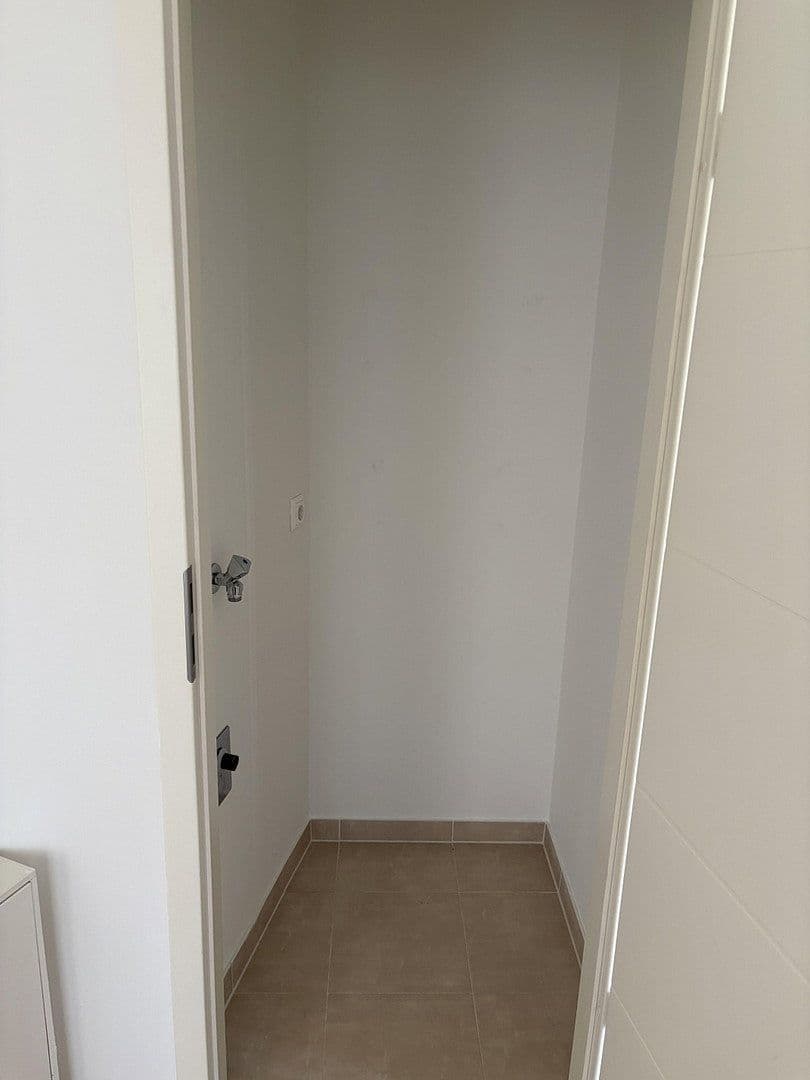 Pronájem bytu 2+1 58 m², Engelsdorfer Straße, Leipzig, Sasko Pronájem bytu 2+1 58 m², Engelsdorfer Straße, Leipzig, Sasko