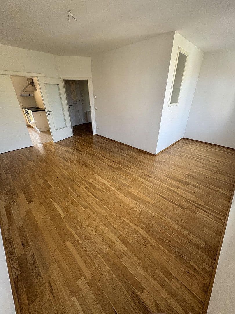 Pronájem bytu 2+1 58 m², Engelsdorfer Straße, Leipzig, Sasko Pronájem bytu 2+1 58 m², Engelsdorfer Straße, Leipzig, Sasko