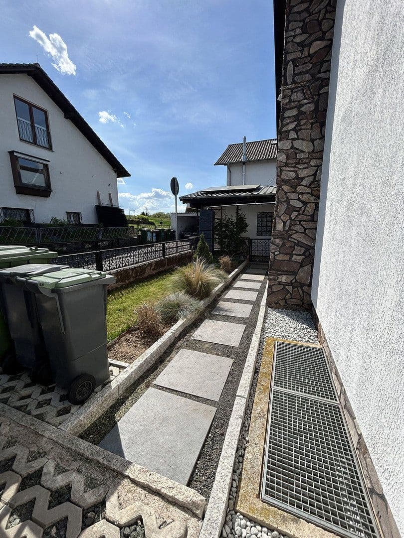 Prodej domu 200 m², pozemek 628 m², Hammersbach, Hessen Prodej domu 200 m², pozemek 628 m², Hammersbach, Hessen