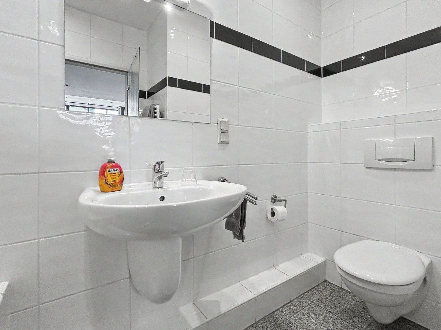 Pronájem bytu 1+1 38 m², Köln, Severní Porýní-Vestfálsko Pronájem bytu 1+1 38 m², Köln, Severní Porýní-Vestfálsko