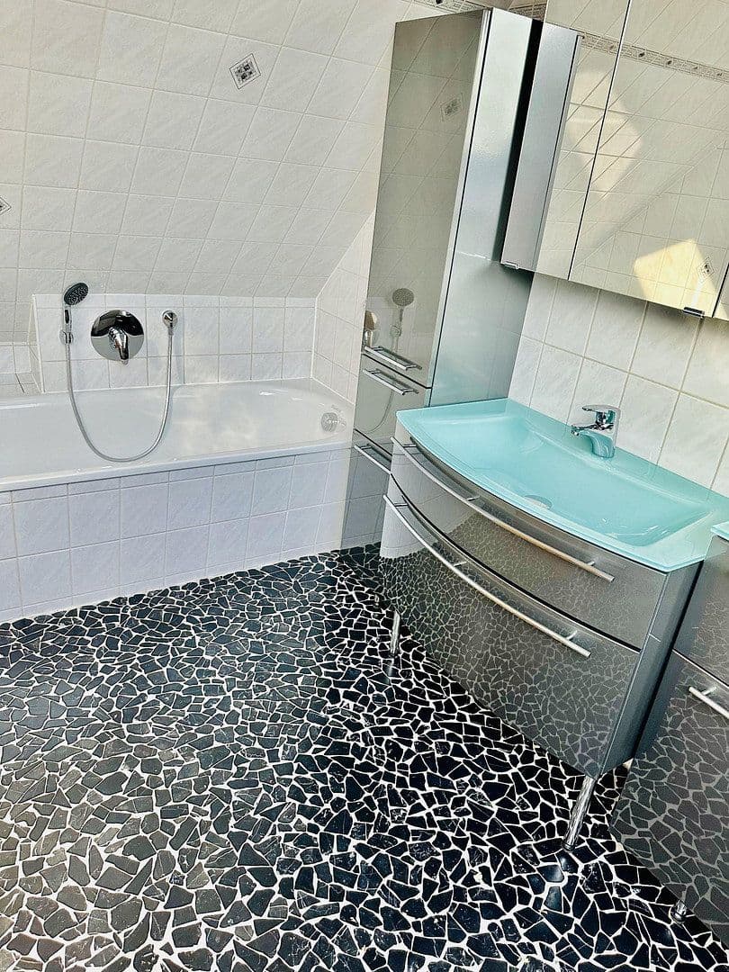 Pronájem bytu 3+1 87 m², Großhorst 11, Isernhagen, Dolní Sasko Pronájem bytu 3+1 87 m², Großhorst 11, Isernhagen, Dolní Sasko