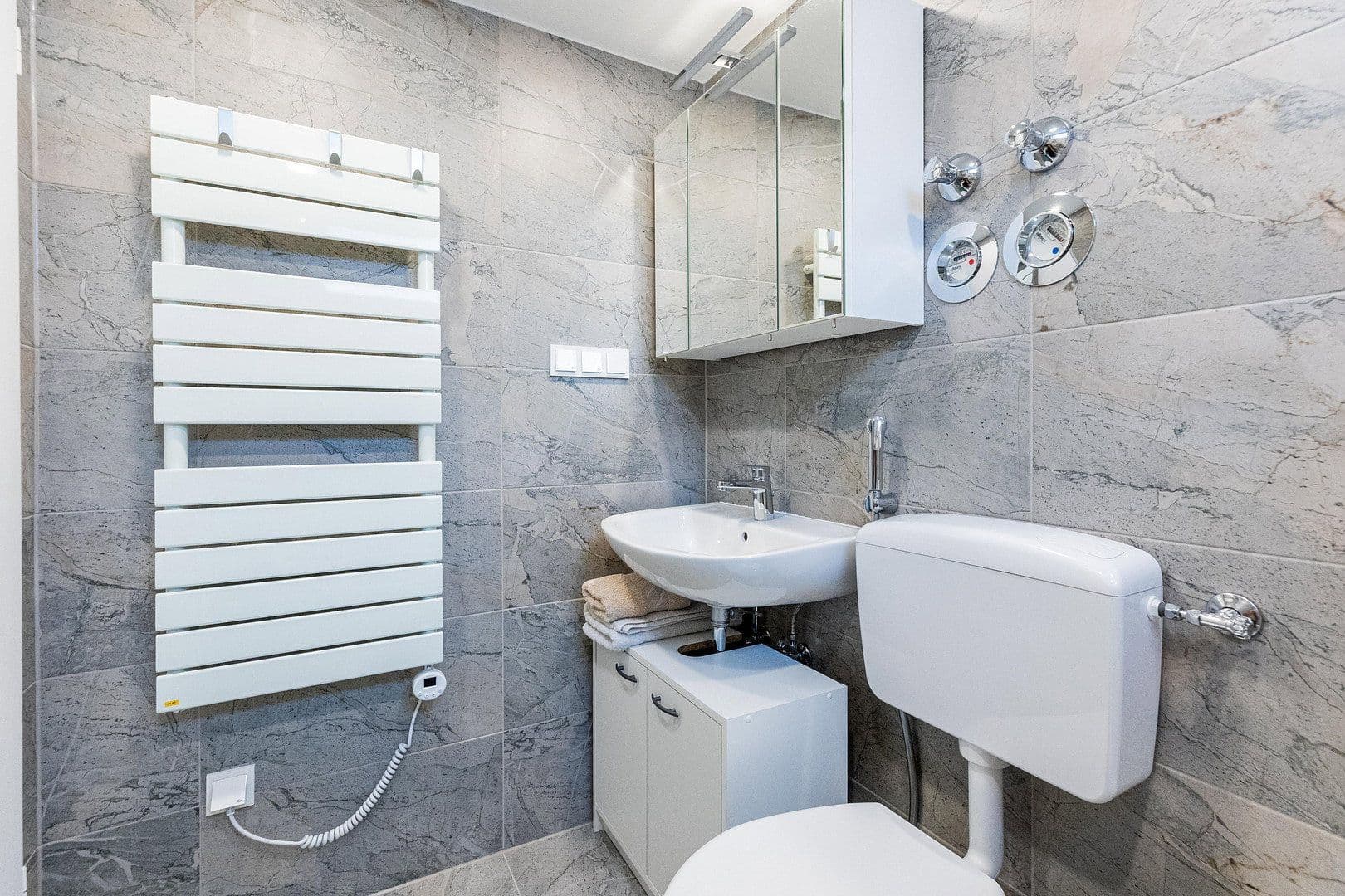 Pronájem bytu 1+1 40 m², Brückenstraße 17, Frankfurt, Hessen Pronájem bytu 1+1 40 m², Brückenstraße 17, Frankfurt, Hessen