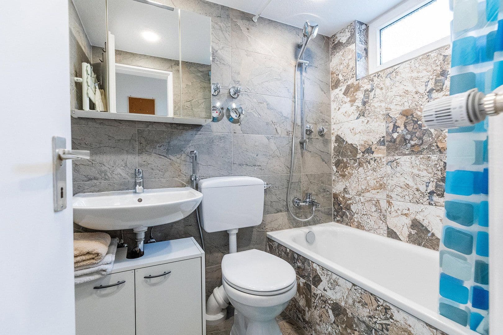 Pronájem bytu 1+1 40 m², Brückenstraße 17, Frankfurt, Hessen Pronájem bytu 1+1 40 m², Brückenstraße 17, Frankfurt, Hessen