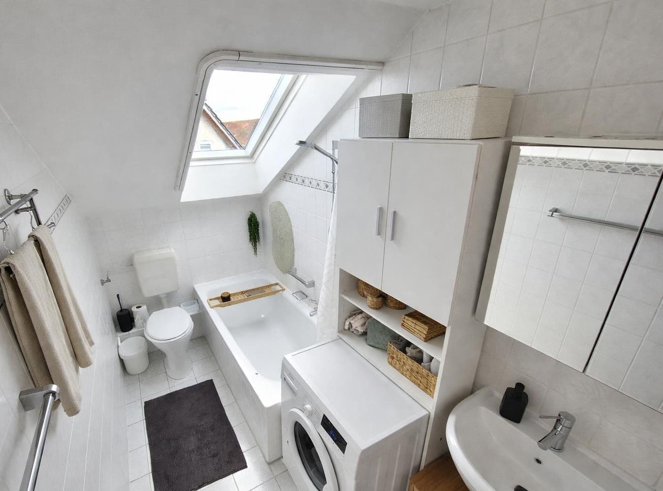 Pronájem bytu 4+1 77 m², Fritz-Weiberg-Straße 17, Wolfsburg, Dolní Sasko Pronájem bytu 4+1 77 m², Fritz-Weiberg-Straße 17, Wolfsburg, Dolní Sasko