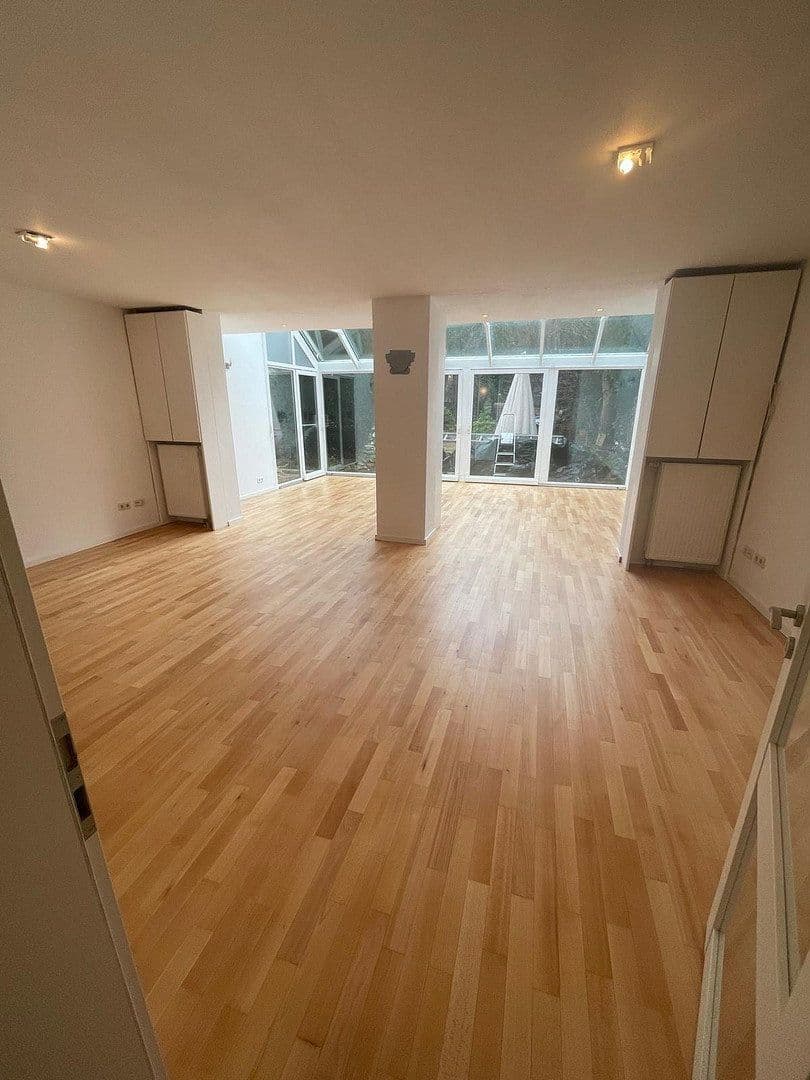 Prodej domu 148 m², pozemek 399 m², Thüringer Straße 25, Rastede, Dolní Sasko Prodej domu 148 m², pozemek 399 m², Thüringer Straße 25, Rastede, Dolní Sasko