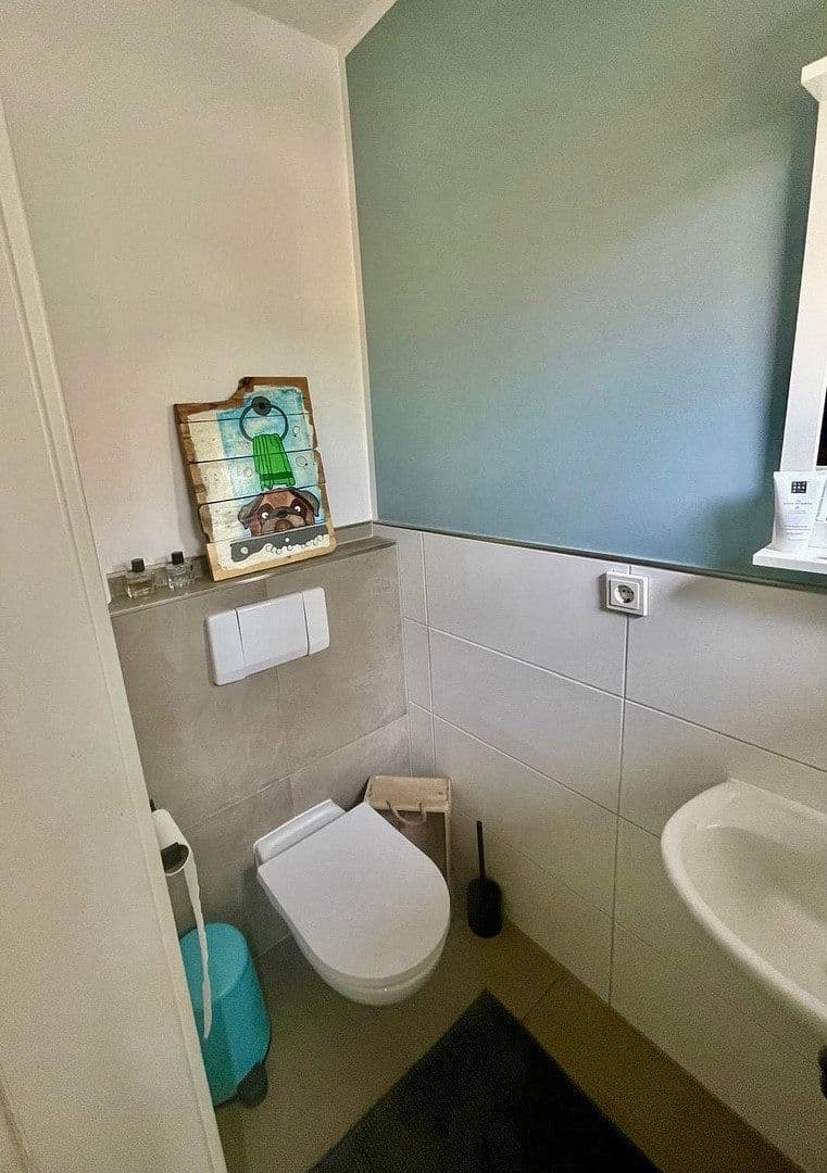 Prodej domu 148 m², pozemek 399 m², Thüringer Straße 25, Rastede, Dolní Sasko Prodej domu 148 m², pozemek 399 m², Thüringer Straße 25, Rastede, Dolní Sasko