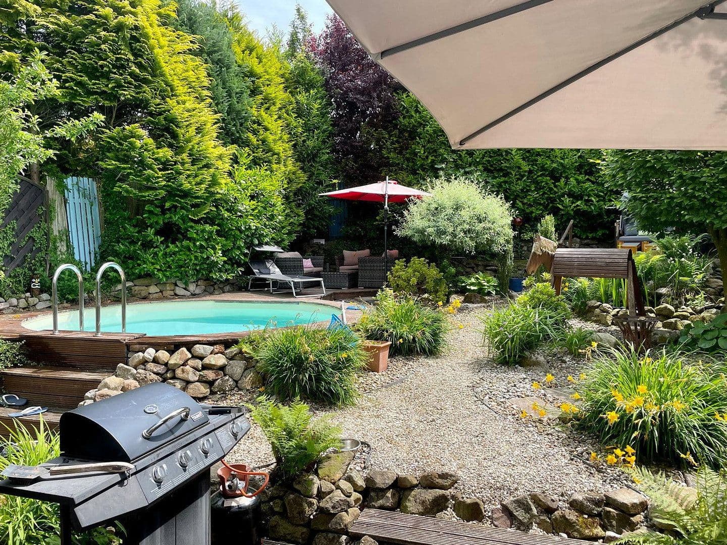 Prodej domu 148 m², pozemek 399 m², Thüringer Straße 25, Rastede, Dolní Sasko Prodej domu 148 m², pozemek 399 m², Thüringer Straße 25, Rastede, Dolní Sasko