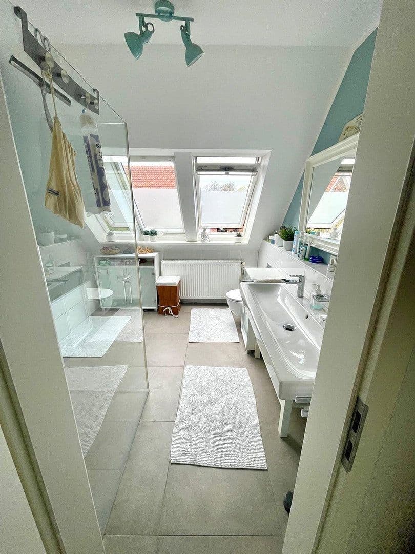 Prodej domu 148 m², pozemek 399 m², Thüringer Straße 25, Rastede, Dolní Sasko Prodej domu 148 m², pozemek 399 m², Thüringer Straße 25, Rastede, Dolní Sasko