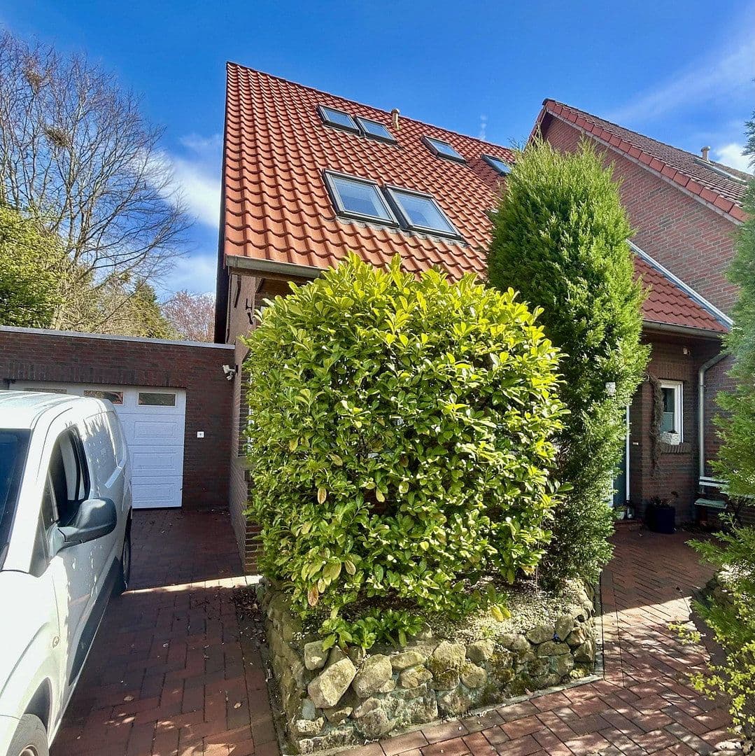 Prodej domu 148 m², pozemek 399 m², Thüringer Straße 25, Rastede, Dolní Sasko Prodej domu 148 m², pozemek 399 m², Thüringer Straße 25, Rastede, Dolní Sasko