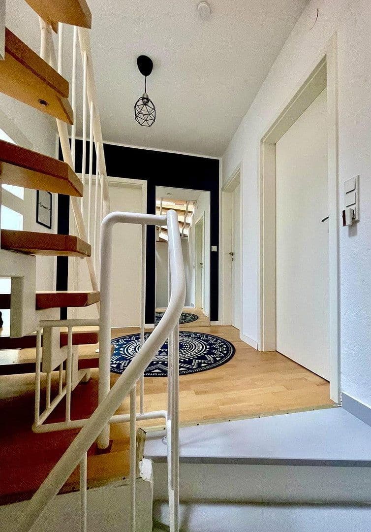 Prodej domu 148 m², pozemek 399 m², Thüringer Straße 25, Rastede, Dolní Sasko Prodej domu 148 m², pozemek 399 m², Thüringer Straße 25, Rastede, Dolní Sasko