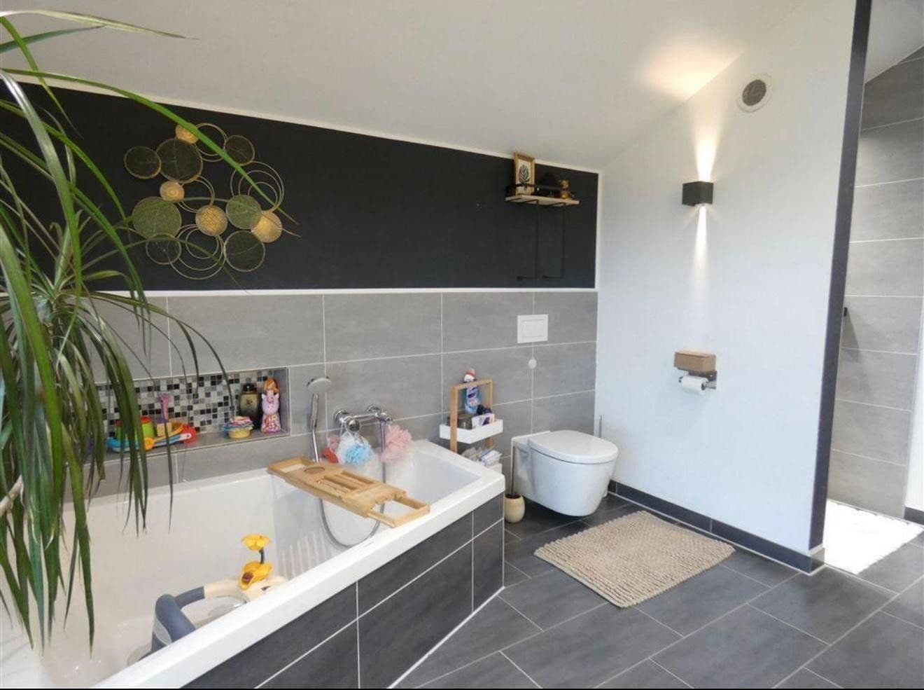 Prodej domu 193 m², pozemek 563 m², Raphaelstraße 1a, Dentlein am Forst, Bavorsko Prodej domu 193 m², pozemek 563 m², Raphaelstraße 1a, Dentlein am Forst, Bavorsko