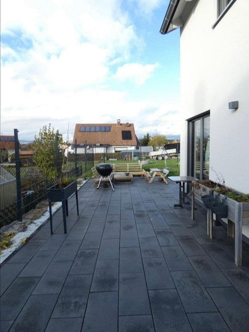 Prodej domu 193 m², pozemek 563 m², Raphaelstraße 1a, Dentlein am Forst, Bavorsko Prodej domu 193 m², pozemek 563 m², Raphaelstraße 1a, Dentlein am Forst, Bavorsko