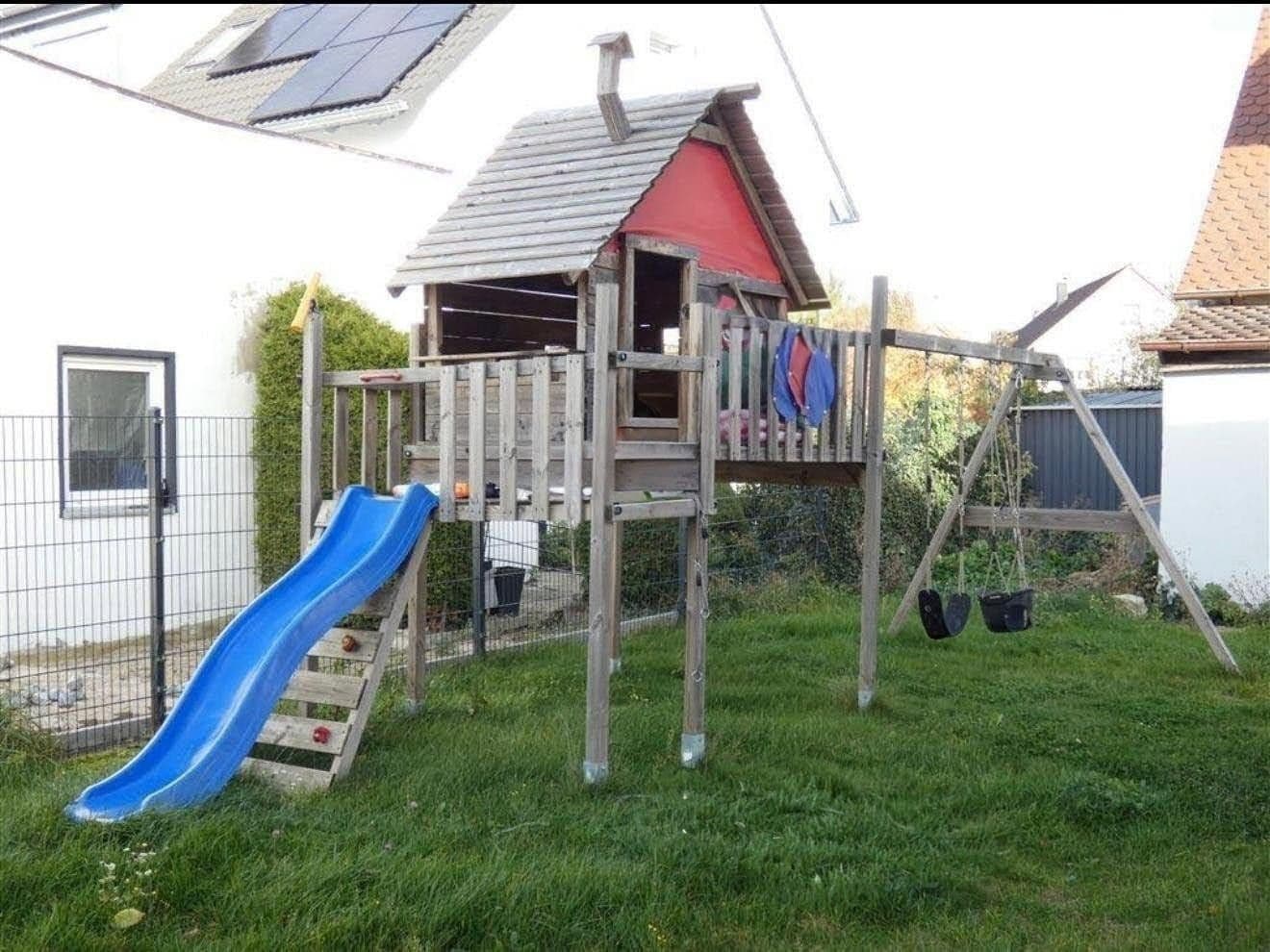 Prodej domu 193 m², pozemek 563 m², Raphaelstraße 1a, Dentlein am Forst, Bavorsko Prodej domu 193 m², pozemek 563 m², Raphaelstraße 1a, Dentlein am Forst, Bavorsko