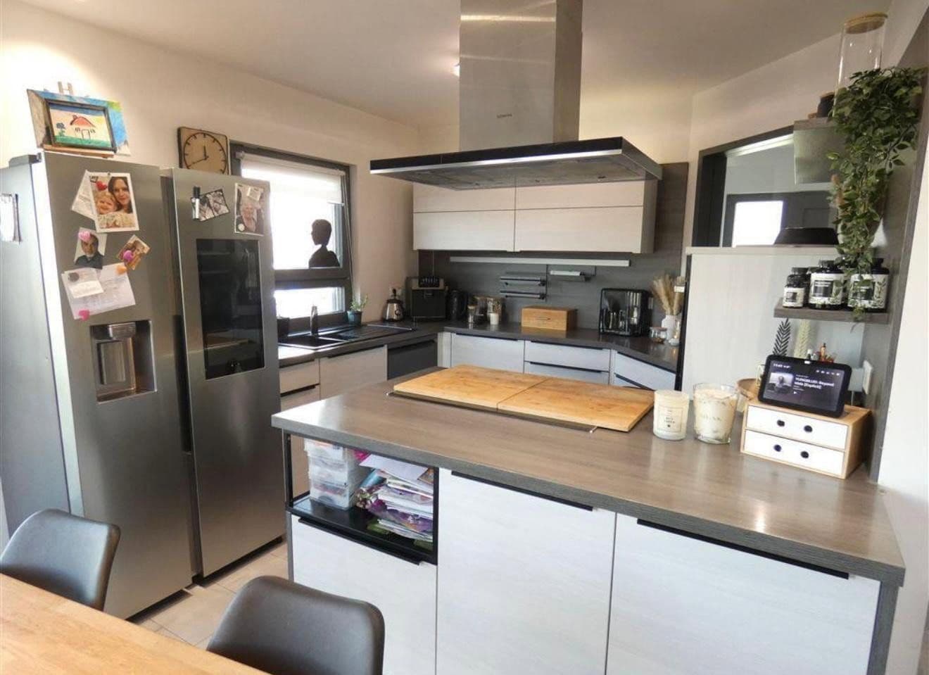 Prodej domu 193 m², pozemek 563 m², Raphaelstraße 1a, Dentlein am Forst, Bavorsko Prodej domu 193 m², pozemek 563 m², Raphaelstraße 1a, Dentlein am Forst, Bavorsko