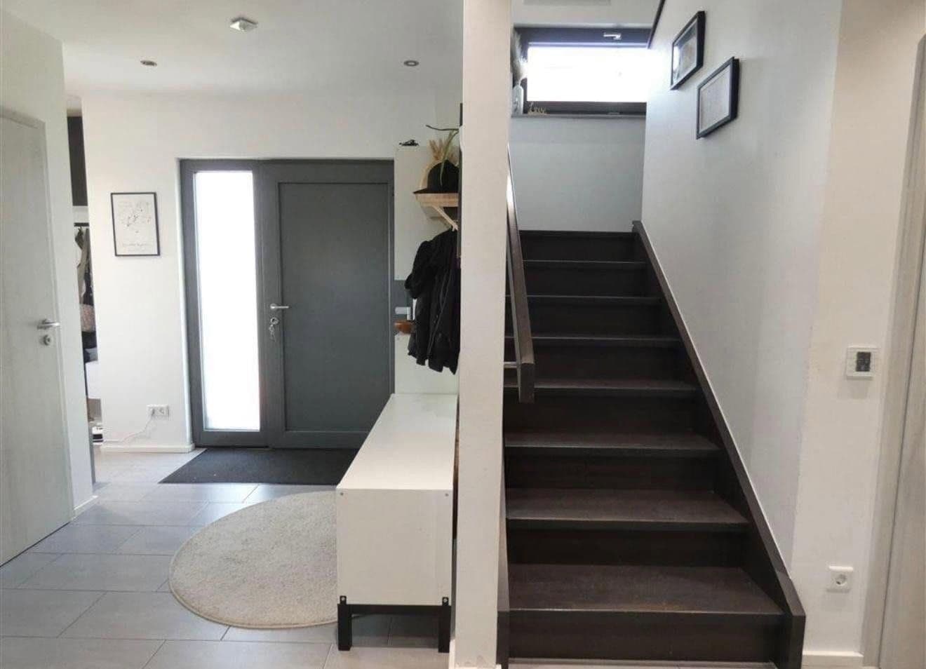 Prodej domu 193 m², pozemek 563 m², Raphaelstraße 1a, Dentlein am Forst, Bavorsko Prodej domu 193 m², pozemek 563 m², Raphaelstraße 1a, Dentlein am Forst, Bavorsko