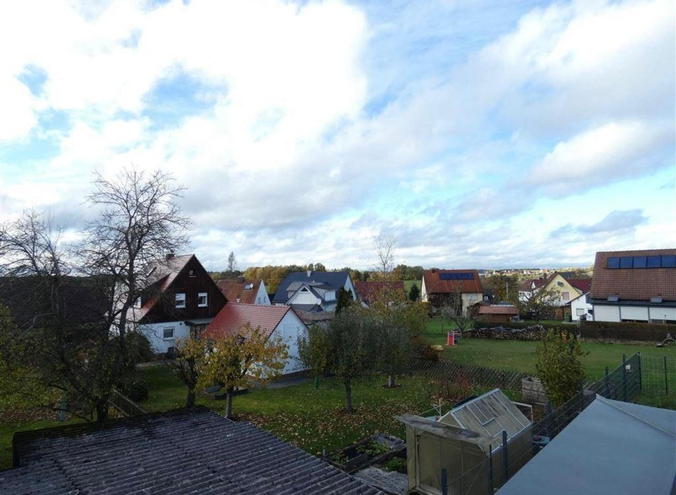 Prodej domu 193 m², pozemek 563 m², Raphaelstraße 1a, Dentlein am Forst, Bavorsko Prodej domu 193 m², pozemek 563 m², Raphaelstraße 1a, Dentlein am Forst, Bavorsko