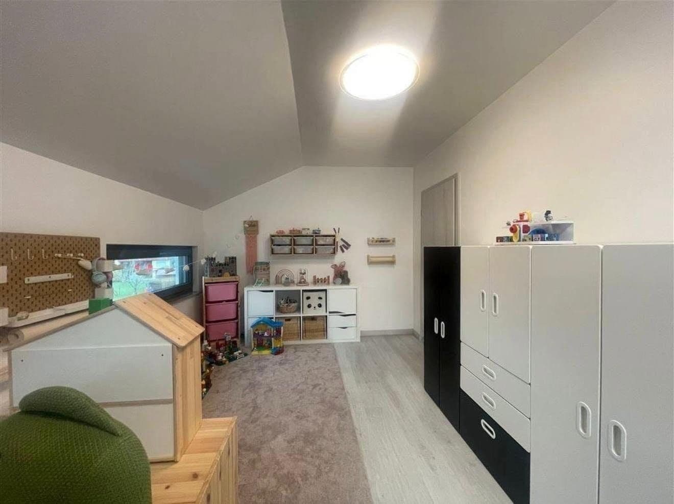 Prodej domu 193 m², pozemek 563 m², Raphaelstraße 1a, Dentlein am Forst, Bavorsko Prodej domu 193 m², pozemek 563 m², Raphaelstraße 1a, Dentlein am Forst, Bavorsko