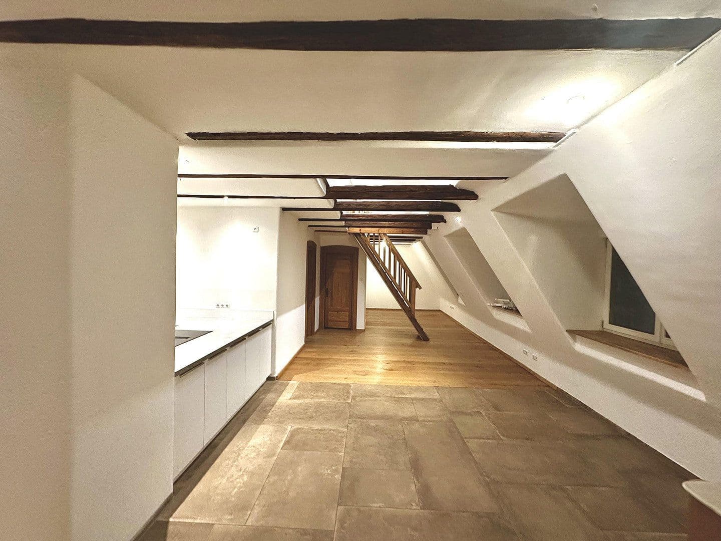 Pronájem bytu 3+1 125 m², Mittlerer Kaulberg 37, Bamberg, Bavorsko Pronájem bytu 3+1 125 m², Mittlerer Kaulberg 37, Bamberg, Bavorsko