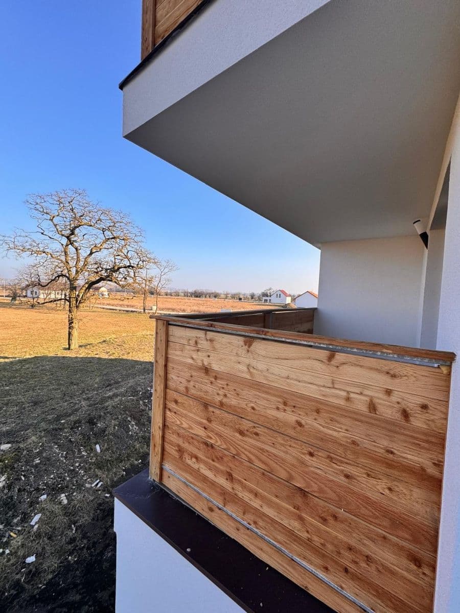 Pronájem bytu 2+kk 44 m², Malátova, Městec Králové, Středočeský kraj Pronájem bytu 2+kk 44 m², Malátova, Městec Králové, Středočeský kraj